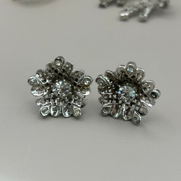 Vintage West Germany Jewelry Lot, 5 Clip-on Earrings - Picture 11 of 12